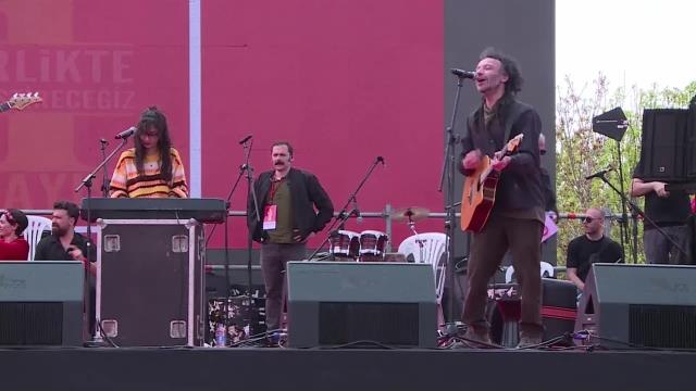 1 Mayıs'ta Maltepe Miting Alanını On Binlerce Kişi Doldurdu: Tek Adamın Değil, Üretenlerin Yönettiği Bir Düzeni Kuracağız