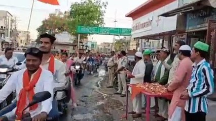 Muslims showered flowers at the rally of Brahmins in Ratlam