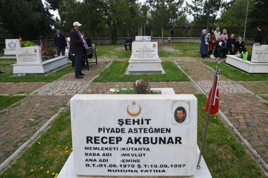 Son dakika haberleri! Şehitliklerde hüzünlü bayram arifesi