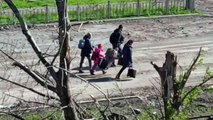 Civis retirados de siderúrgica na cidade ucraniana de Mariupol