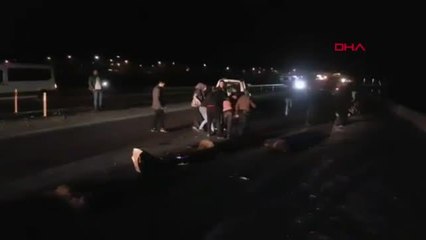 HAFİF TİCARİ ARAÇ SÜRÜYE ÇARPTI: 6 KİŞİ YARALANDI, 50 KÜÇÜKBAŞ HAYVAN ÖLDÜ