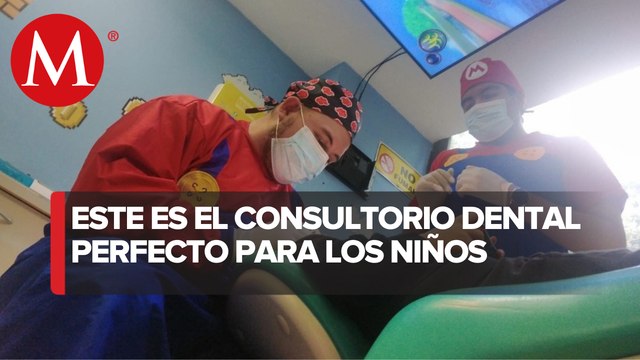 Con pantalla en el techo, dentista atiende a niños con trastorno de espectro autista