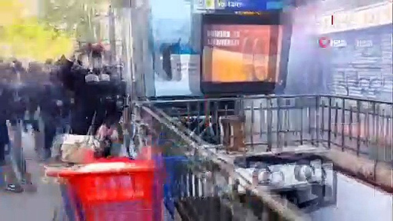 Paris’te olaylı 1 Mayıs! 54 işi gözaltına alındı, 8 polis yaralı