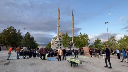 Bayram namazı kılındı