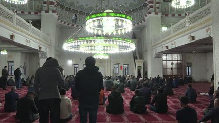 Yüksekova ilçesinde bayram namazı kılındı