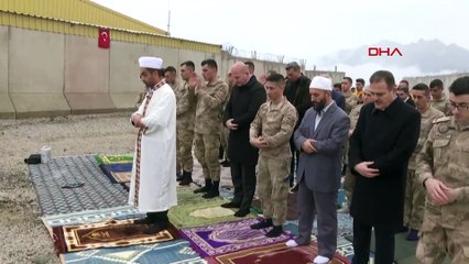 Bakan Soylu bayram namazını üs bölgesinde kıldı: O anlar kamerada