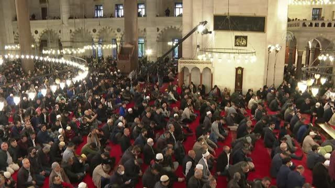 Diyanet İşleri Başkanı Erbaş, Süleymaniye Camisi'nde Ramazan Bayramı hutbesini irat etti