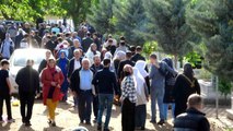 Bayram sabahı binlerce vatandaş, metrelerce araç kuyruğu ile akın etti