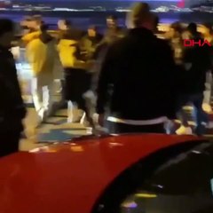 Trafik kazasından sonra yumruk yumruğa kavga ettiler