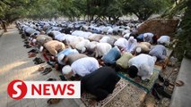 Mass prayers performed around the world on first day of Eid al-Fitr