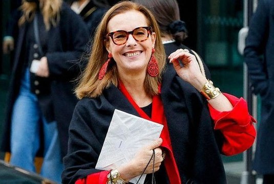 « Pardon, mais j'ai vu des images » : Carole Bouquet donne son avis bien tranché sur la chirurgie esthétique et évoque Madonna