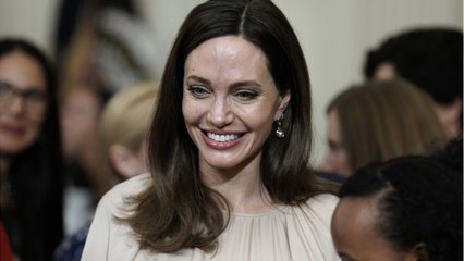 Voici : Guerre en Ukraine : Angelina Jolie évacuée de Lviv après le retentissement d'une alerte