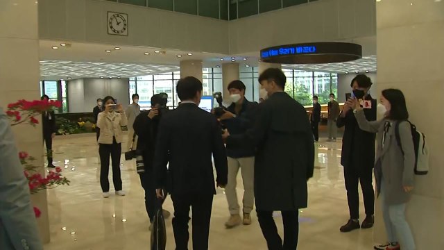 경찰, '614억 원 횡령' 우리은행 본사 압수수색 / YTN