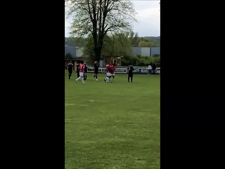 Elfmeter von Tobias Lüther (TSV Holtensen) gegen die SVG II