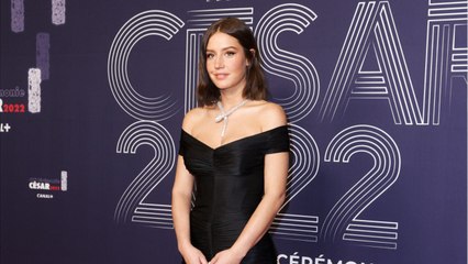 Voici - "J'entends un ricanement" : Adèle Exarchopoulos moquée lors de son déjeuner avec François Hollande à l'Elysée