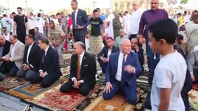 أهالي الأقصر يؤدون صلاة عيد الفطر المبارك بساحة سيدي ابوالحجاج الأقصري
