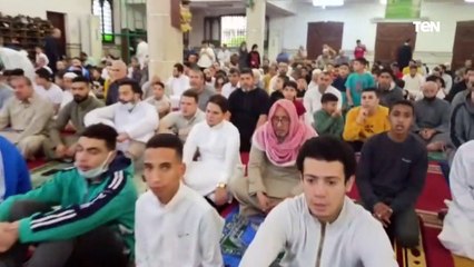 محافظ شمال سيناء يؤدي صلاة العيد في مسجد النصر بالعريش