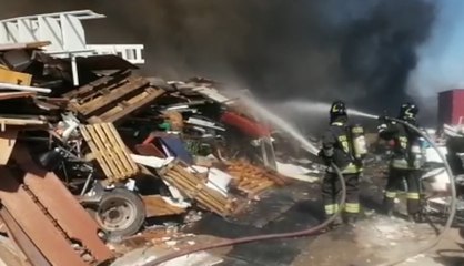 Selargius (CA) - Incendio vicino campo nomadi (02.05.22)