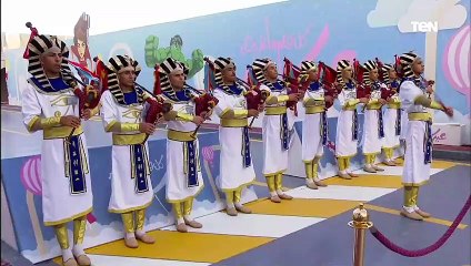 في مشهد أبوي.. الرئيس السيسي يصطحب أبناء الشهداء فور وصوله احتفالية عيد الفطر