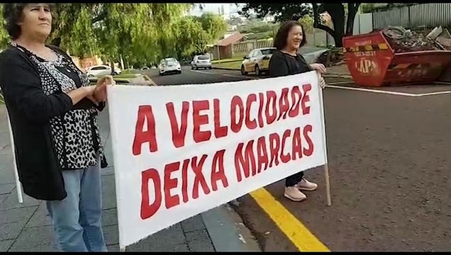 Cansados de esperar medida da Prefeitura, moradores fazem campanha para redução de velocidade em binário