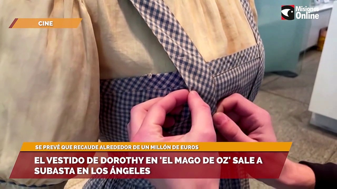 El vestido de Dorothy en 'El Mago De Oz' sale a subasta en Los Ángeles