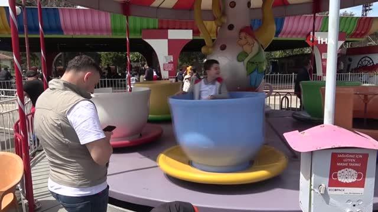 Lunaparklar yeniden şenlendi