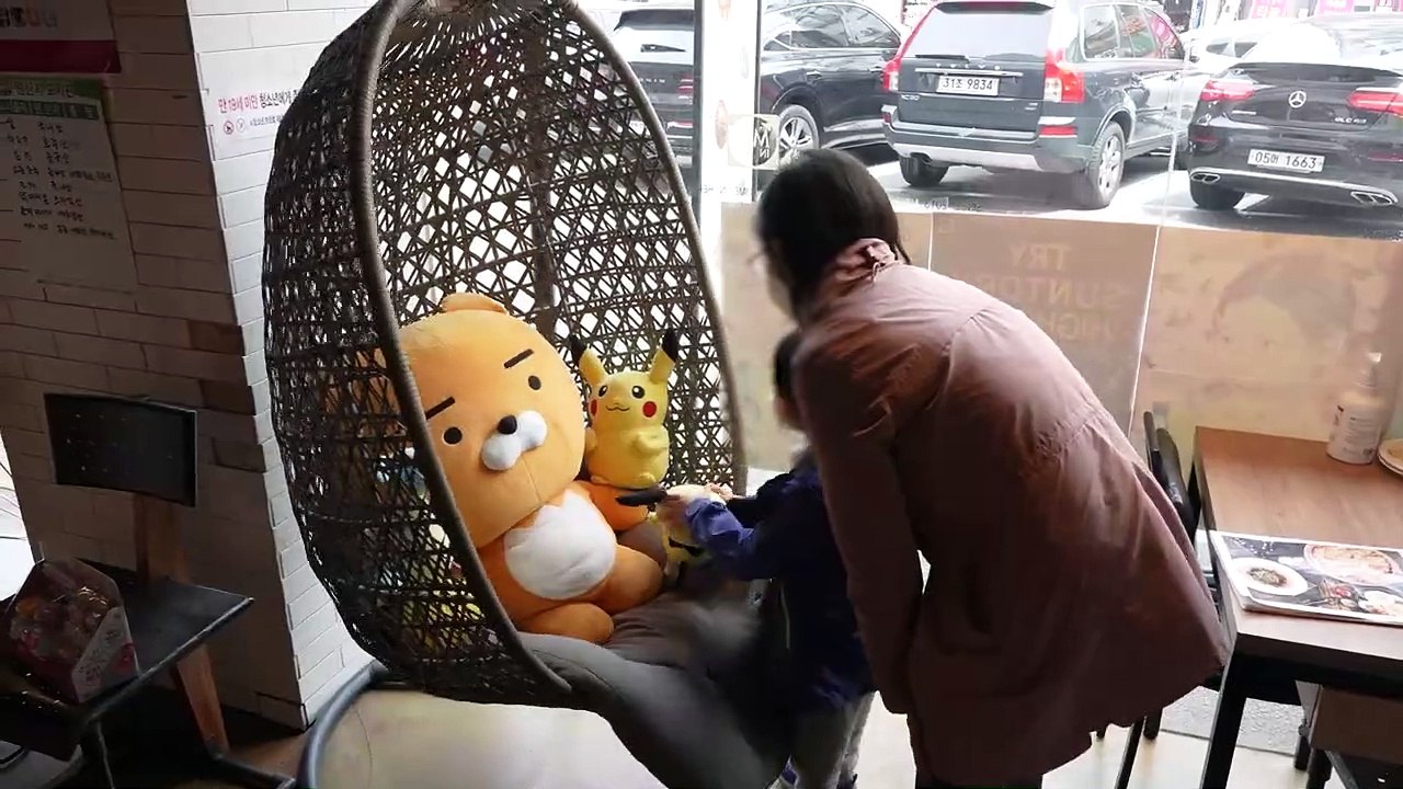 FREE-! Amazing! If you order $7 pasta, a pizza is free! pasta, pa-ne, pizza, etc.)KoreanStreetFood