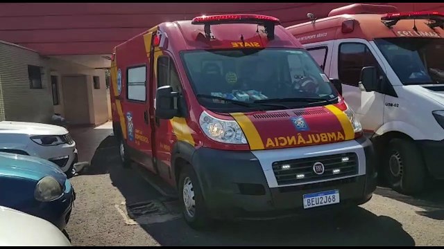Trabalhador fica ferido ao descarregar caminhão na Rua Manoel Ribas, em Cascavel