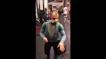 Ce prof de sport test un nouvel exercice... fin douloureuse
