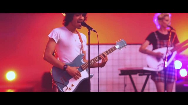 Adam Naas interprète The Love en live