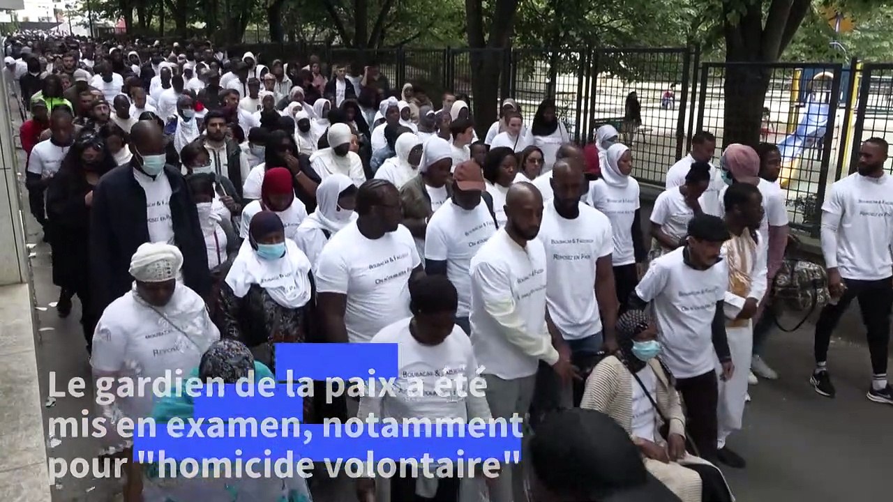 Paris: une "marche blanche" en mémoire des deux hommes tués par un policier sur le Pont-Neuf