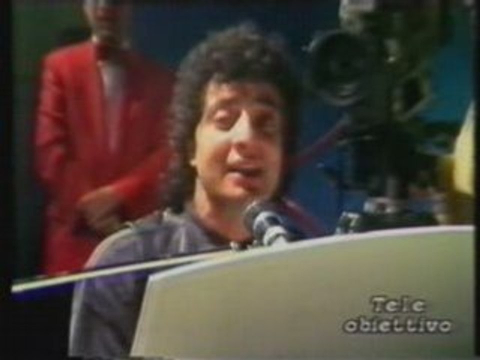 SUONA CHITARRA ANGELO AVARELLO dei teppisti dei sogni