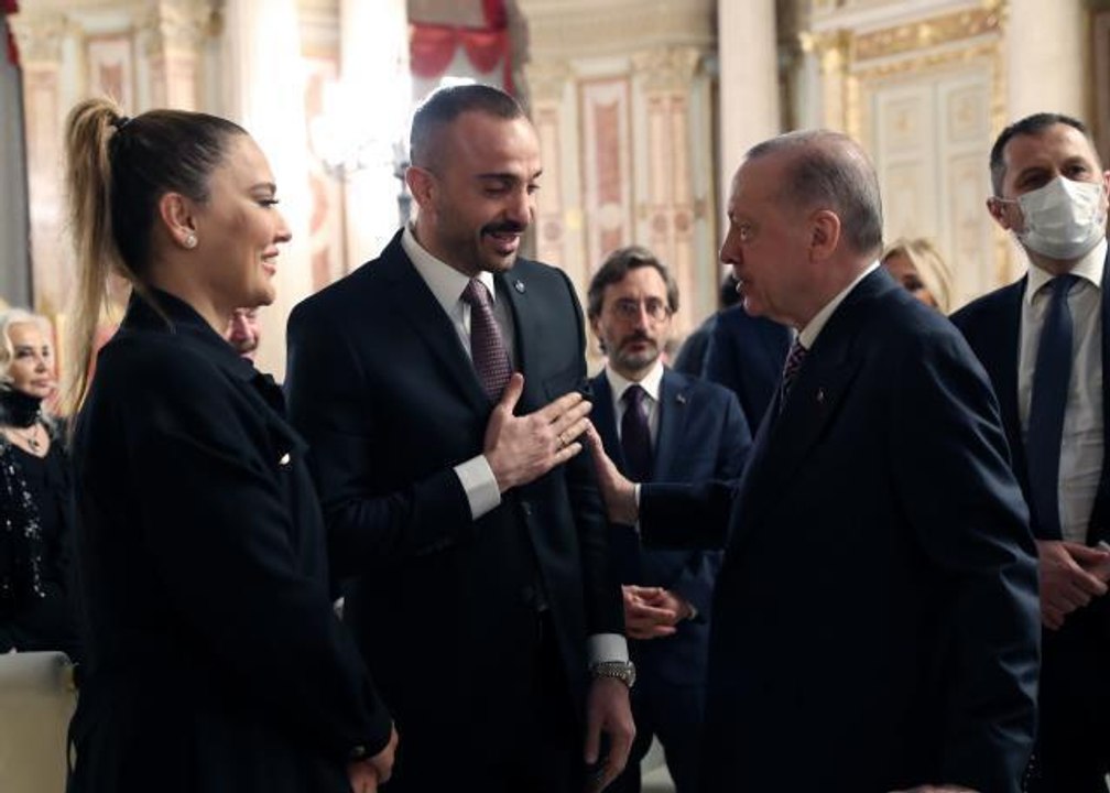 Müzik yasağının kaldırılmasını talep eden Demet Akalın istediği olmayınca sitem etti