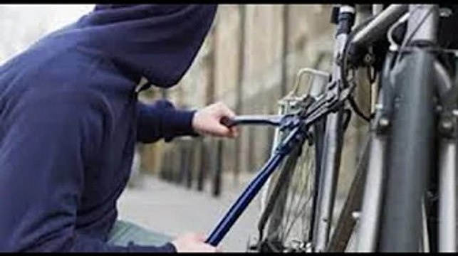 Aumentano i furti di biciclette, ma nel mirino dei ladri ora finiscono anche i monopattini tutto ri