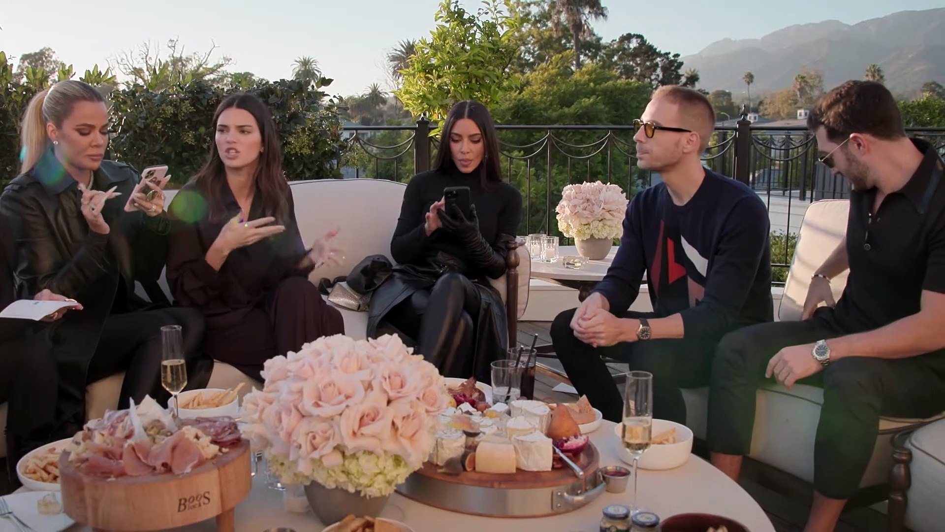 ⁣The Kardashians S01E04