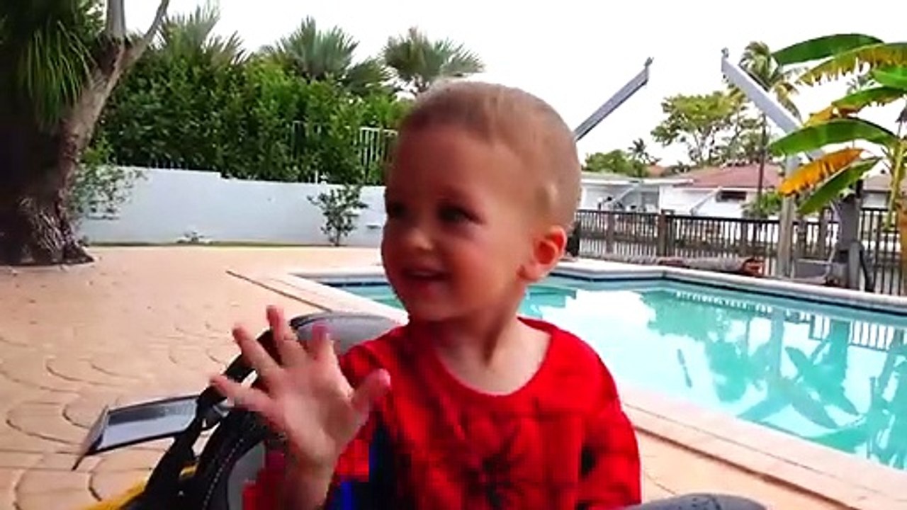 Vlad CrazyShow SPIDERMAN MCDONALDS ЧЕЛОВЕК ПАУК в МАКДОНАЛЬДС DRIVE THRU Prank!