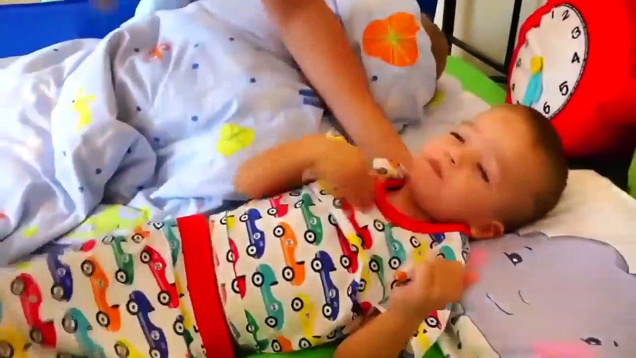 Vlad CrazyShow Влад Крези Шоу -  Bad Kids Вредные детки Giant Candy Lollipops! Johny Johny Yes Papa Song Конфеты (2)