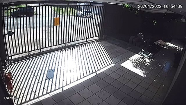 Veja imagens: Motociclista é prensado em colisão envolvendo três veículos