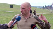 Des soldats français s'entraînent sur un champ de tir en Roumanie