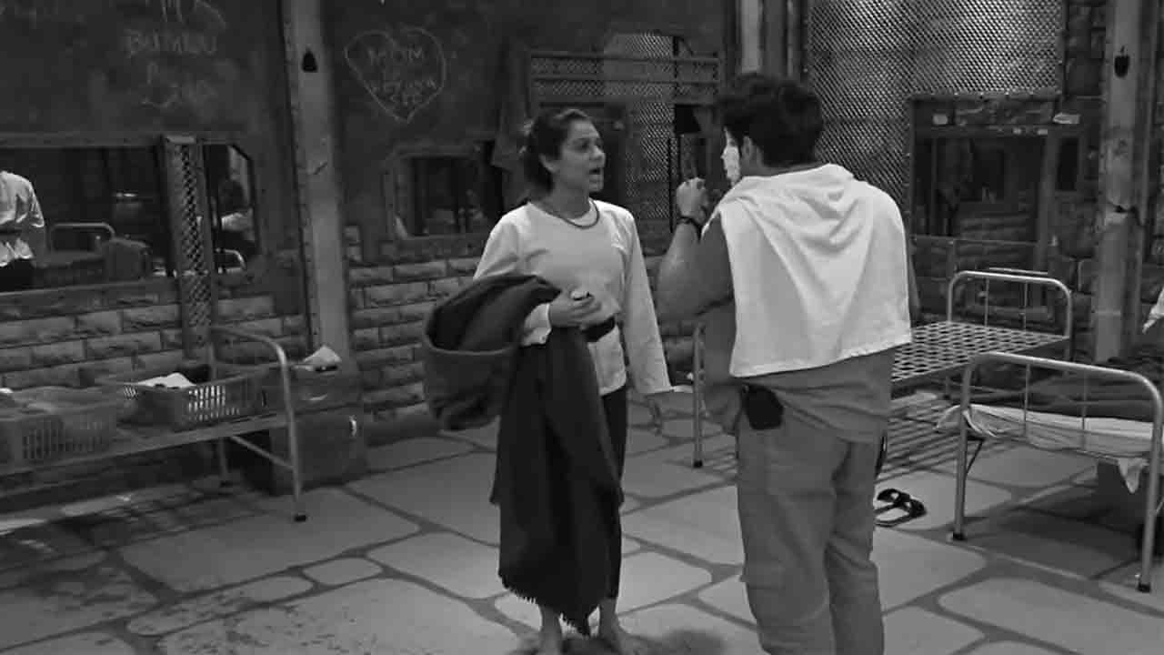 Lock Upp:  Payal Rohatgi ने थूका Shivam Sharma पर फिर हुआ ये | FilmiBeat