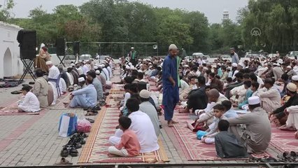 RAWALPİNDİ - Pakistan'da Ramazan Bayramı namazı