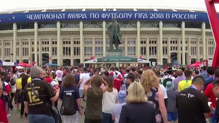 Скачать видео: UEFA bans Russian national soccer teams, clubs from European competitions