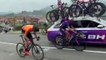 Tour des Asturies 2022 - Daniel Navarro tracté par sa voiture... scène surréaliste aux Asturies !