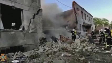 오데사 기숙사에 러 미사일 공격...14세 소년 사망 / YTN