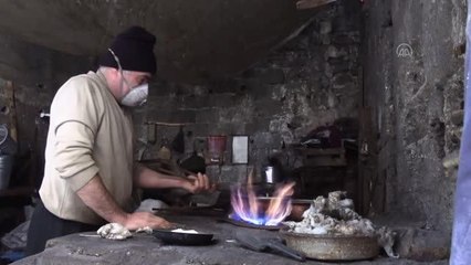 KAHRAMANMARAŞ - Tarihi Maraş Çarşısı'nın son kalaycı ustaları mesleği yaşatmaya çalışıyor
