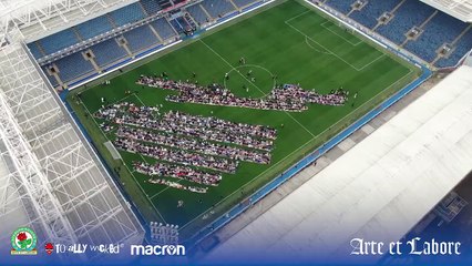 İngiliz futbol kulübünden örnek davranış! Stadyumu Müslümanlara işte böyle açtılar!