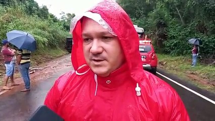 Motorista fica ferido após tombar carreta na rodovia entre Umuarama e Xambrê