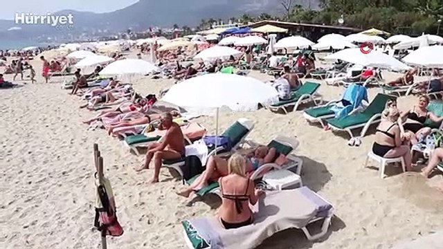 Alanya plajları bayram tatilinde yerli yabancı akınına uğradı