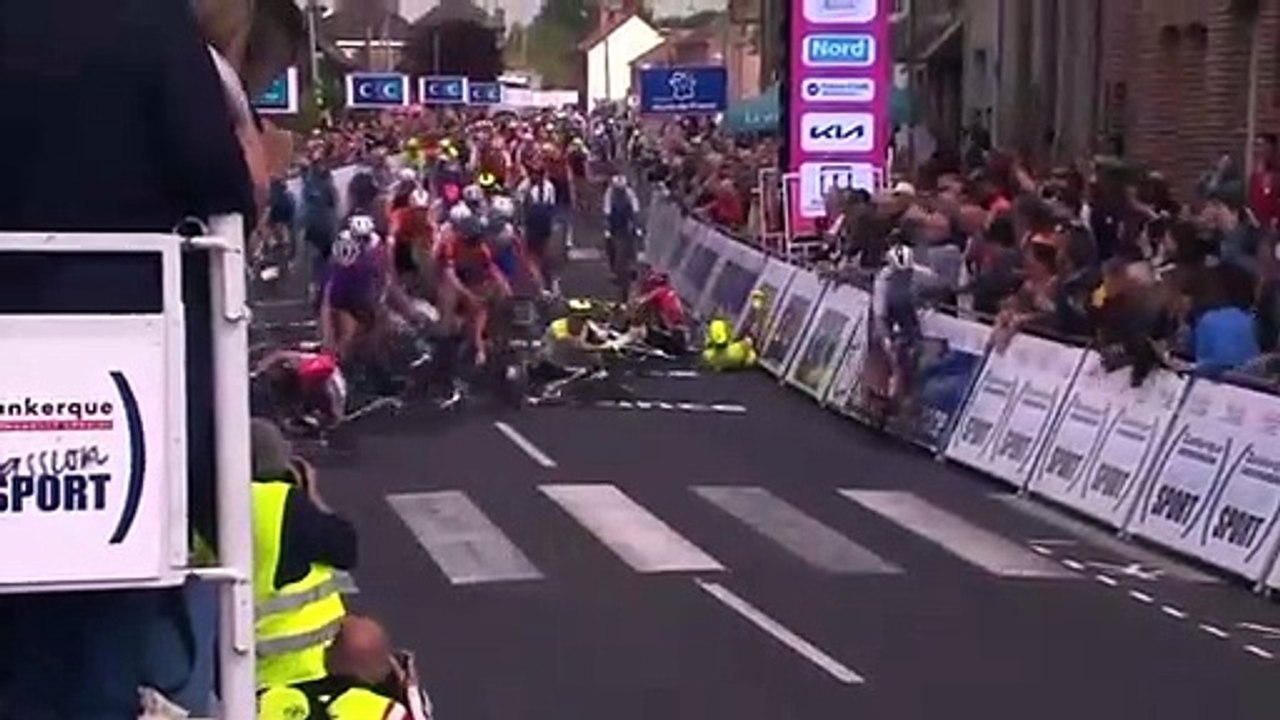 Quatre Jours de Dunkerque 2022 - L'énorme chute à l'arrivée de la 1ère étape des 4 Jours de Dunkerque !