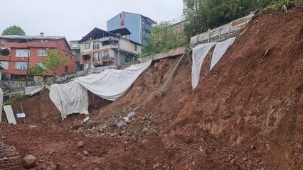 İSTİNAT DUVARI, ELEKTRİK DİREĞİYLE BİRLİKTE ÇÖKTÜ